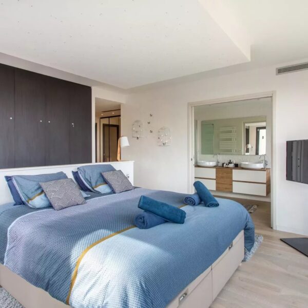 Golfe-Juan : Villa 3 chambres avec piscine et vue mer