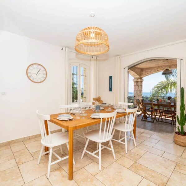 Antibes : villa 4 chambres avec piscine et vue mer