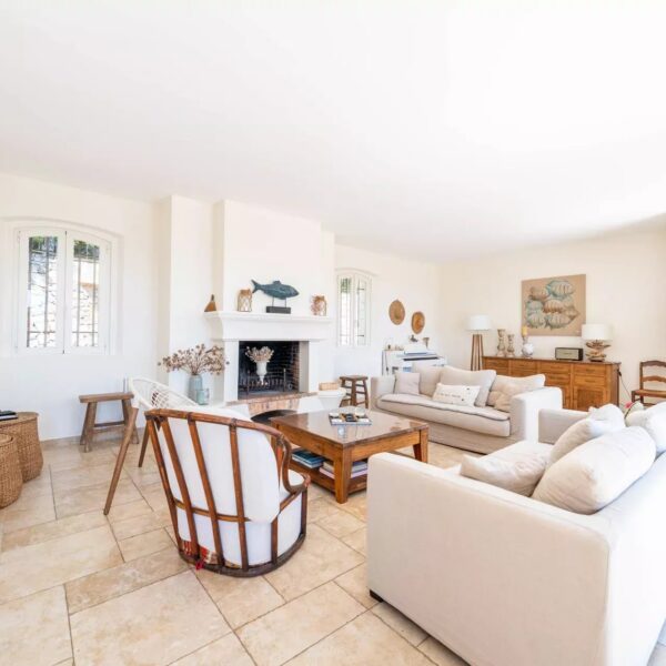 Antibes: 4-bedroom villa with swimming pool and sea view