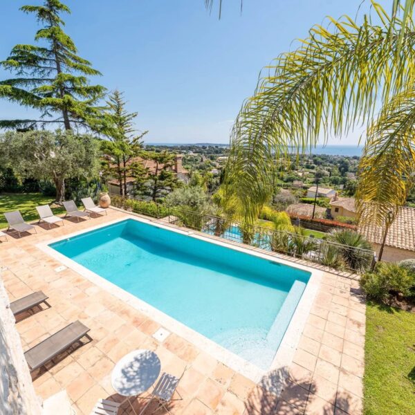 Antibes: 4-bedroom villa with swimming pool and sea view