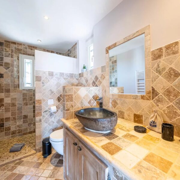 Antibes: 4-bedroom villa with swimming pool and sea view