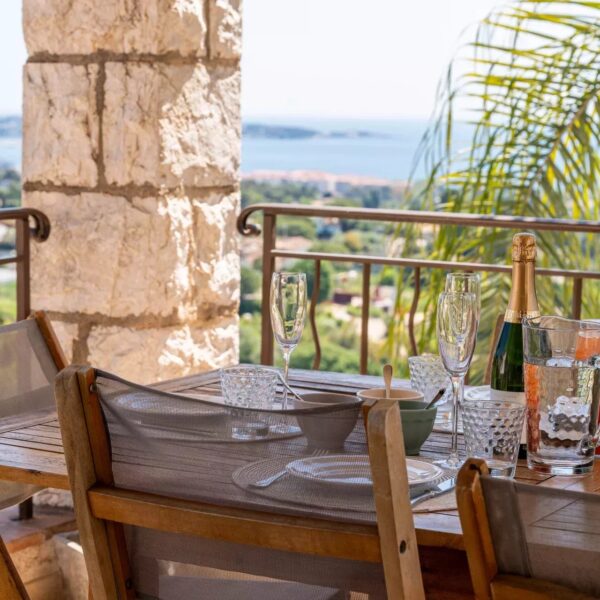 Antibes : villa 4 chambres avec piscine et vue mer