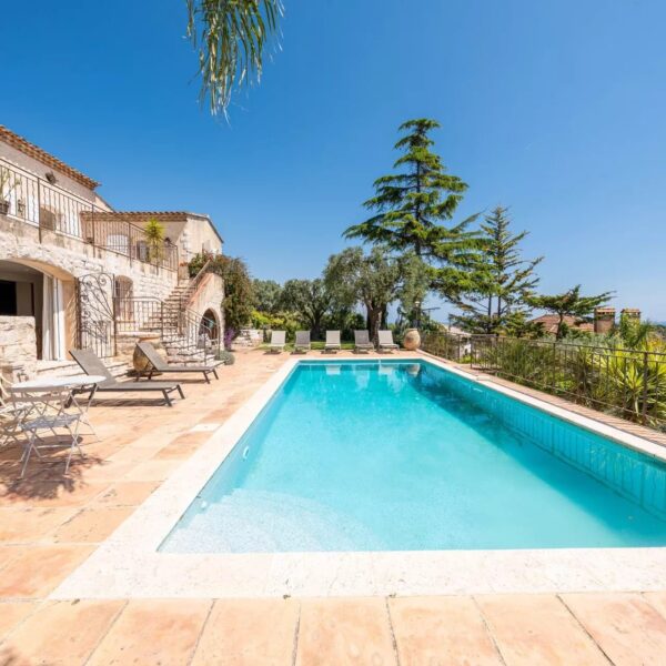 Antibes : villa 4 chambres avec piscine et vue mer