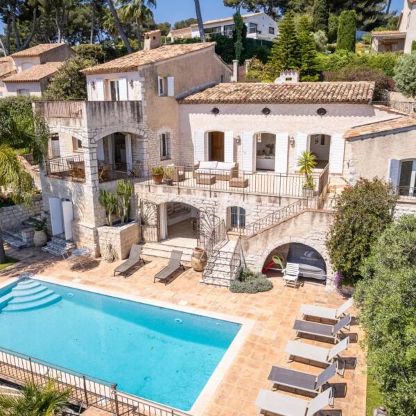 Antibes: 4-bedroom villa with swimming pool and sea view