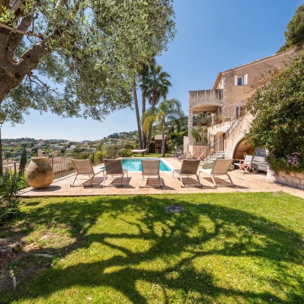 Antibes: 4-bedroom villa with swimming pool and sea view
