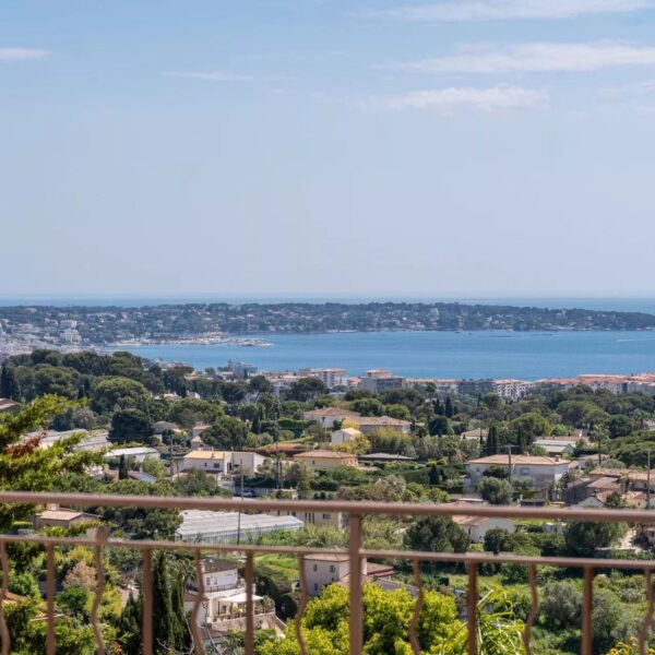Antibes : villa 4 chambres avec piscine et vue mer
