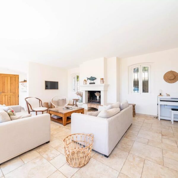 Antibes: 4-bedroom villa with swimming pool and sea view