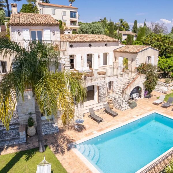 Antibes : villa 4 chambres avec piscine et vue mer