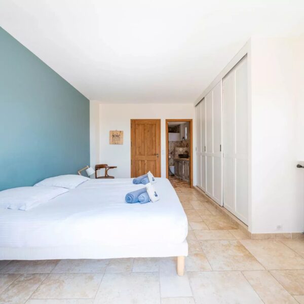 Antibes: 4-bedroom villa with swimming pool and sea view