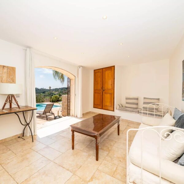 Antibes: 4-bedroom villa with swimming pool and sea view