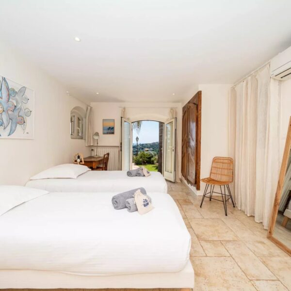 Antibes : villa 4 chambres avec piscine et vue mer