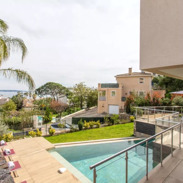 Golfe-Juan : Villa 3 chambres avec piscine et vue mer