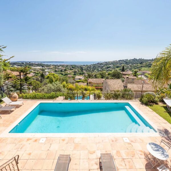 Antibes: 4-bedroom villa with swimming pool and sea view