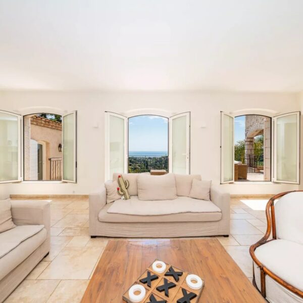 Antibes: 4-bedroom villa with swimming pool and sea view