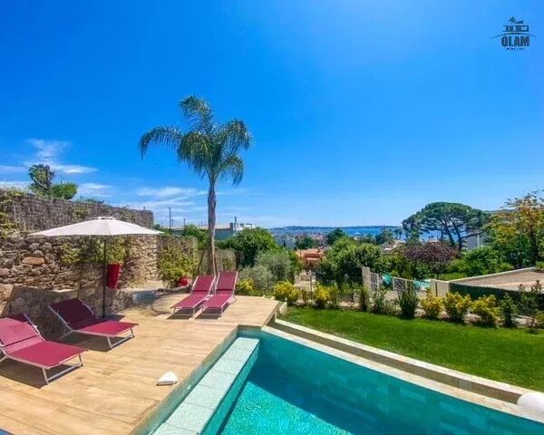 Golfe-Juan: 3-bedroom villa with swimming pool and sea view