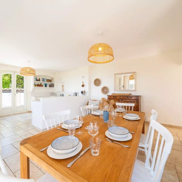 Antibes: 4-bedroom villa with swimming pool and sea view