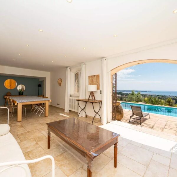 Antibes : villa 4 chambres avec piscine et vue mer