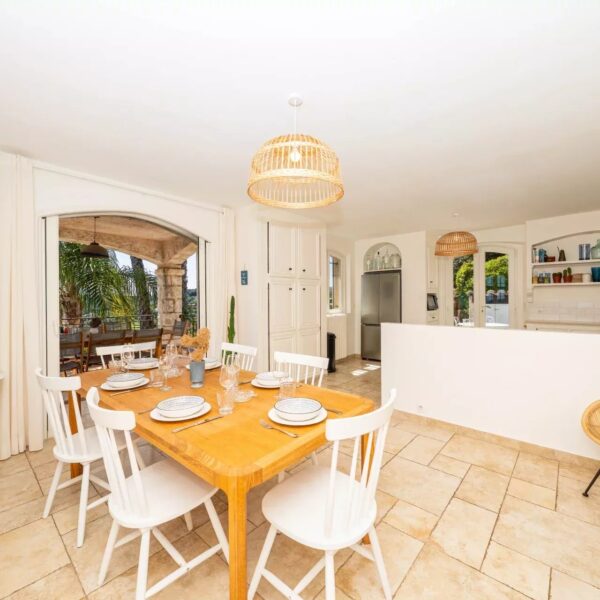 Antibes: 4-bedroom villa with swimming pool and sea view