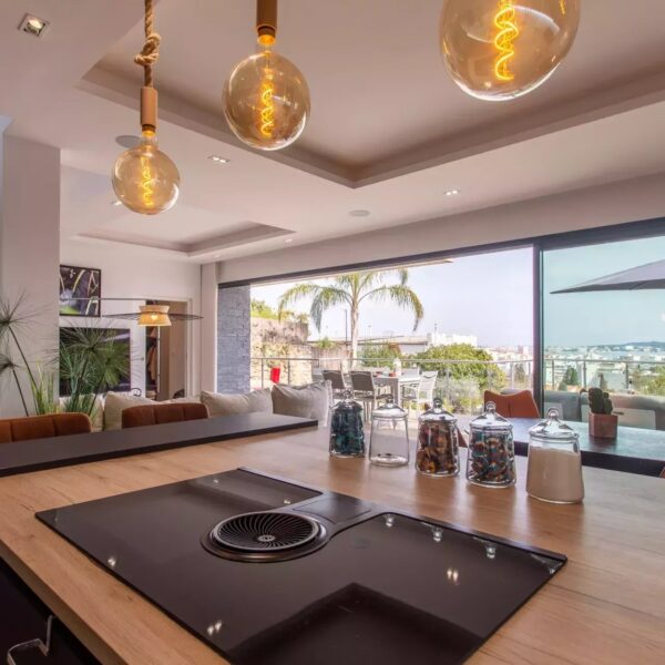 Golfe-Juan : Villa 3 chambres avec piscine et vue mer