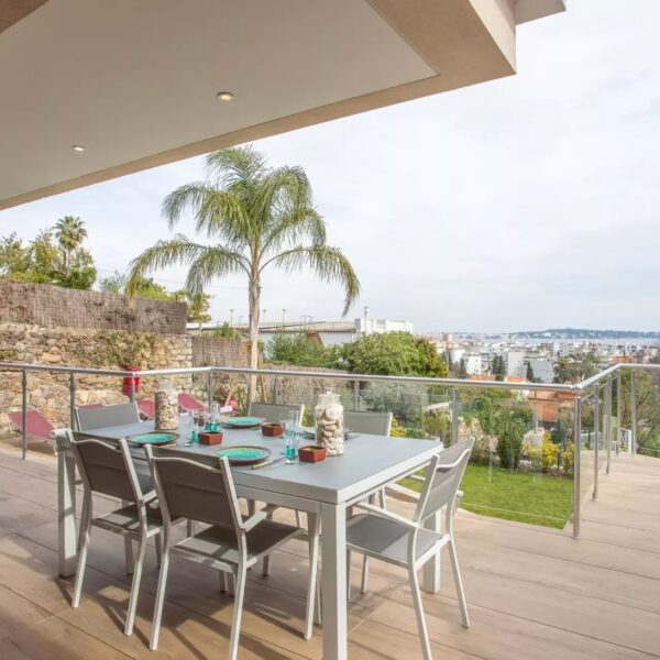 Golfe-Juan : Villa 3 chambres avec piscine et vue mer