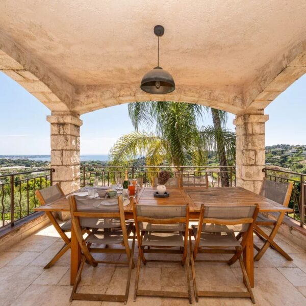 Antibes: 4-bedroom villa with swimming pool and sea view