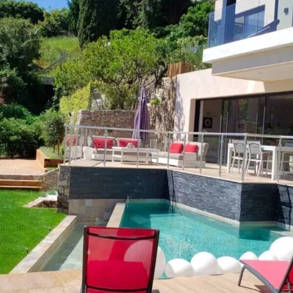 Golfe-Juan : Villa 3 chambres avec piscine et vue mer