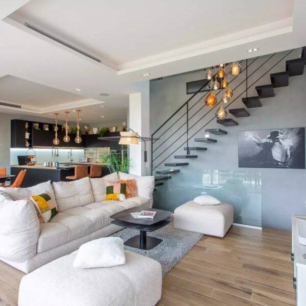 Golfe-Juan: 3-bedroom villa with swimming pool and sea view