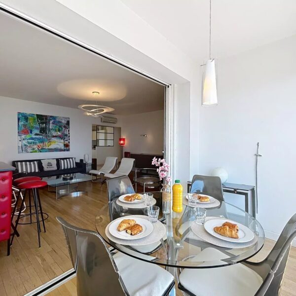 Cannes: breathtaking sea viw – beautiful, bright, quiet apartment with loggia , 2 BDRs