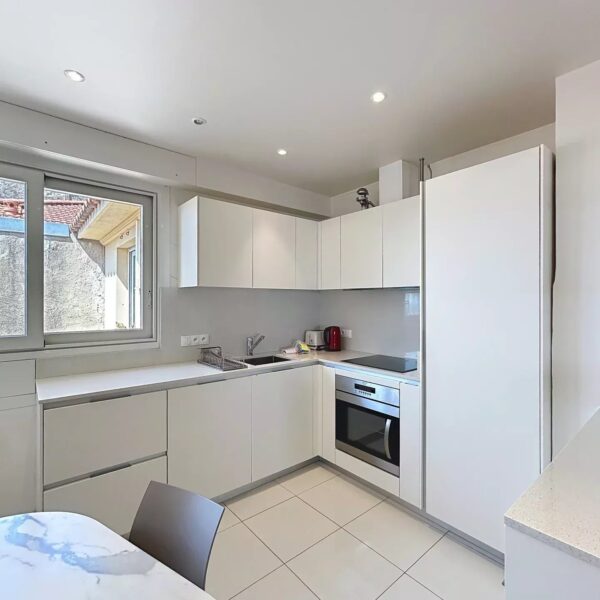 Cannes : Vue mer imprenable – Appartement 2 chambres lumineux au calme avec loggia