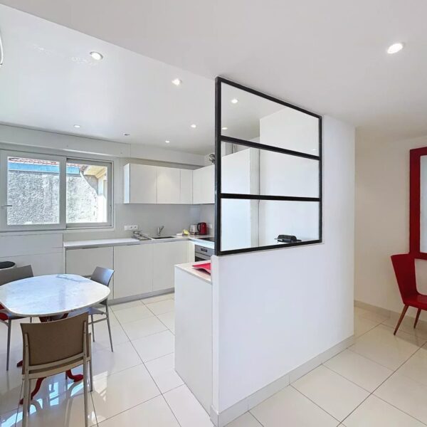 Cannes: breathtaking sea viw – beautiful, bright, quiet apartment with loggia , 2 BDRs