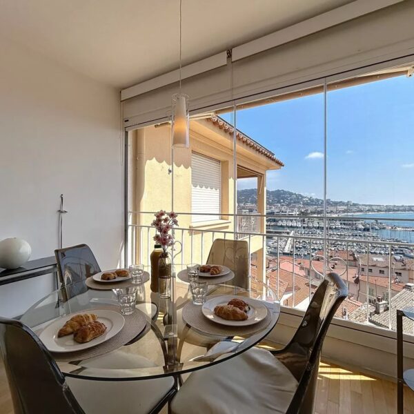 Cannes : Vue mer imprenable – Appartement 2 chambres lumineux au calme avec loggia