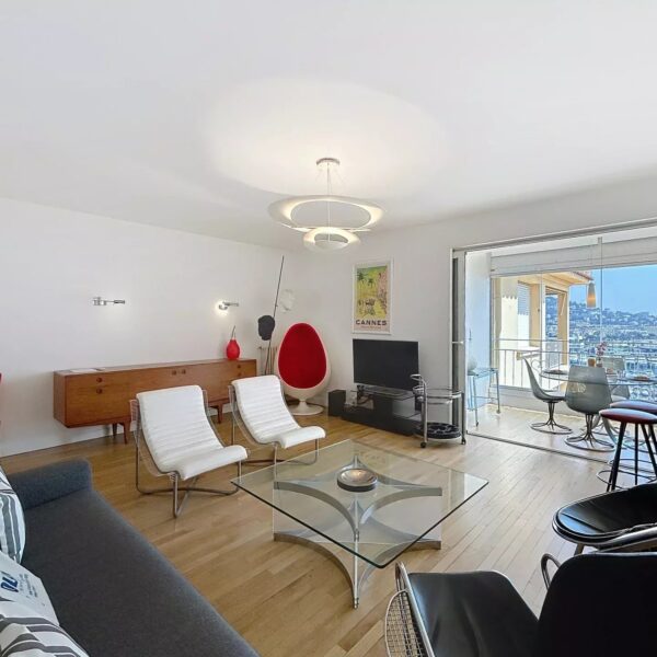 Cannes : Vue mer imprenable – Appartement 2 chambres lumineux au calme avec loggia