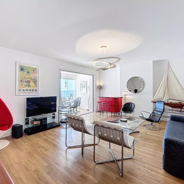 Cannes : Vue mer imprenable – Appartement 2 chambres lumineux au calme avec loggia
