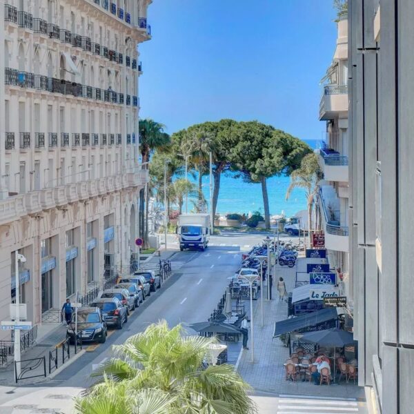 Appartement Cannes Croisette : spacieux 2 pièces idéalement situé, vue mer