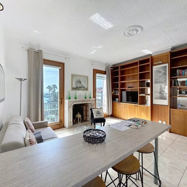 Cannes : bel appartement avec terrasse et vue sur le vieux port