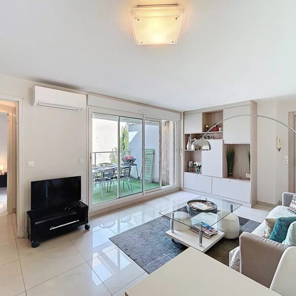 Cannes : bel appartement à côté du Vieux port avec terrasse