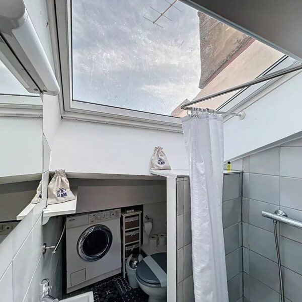 Cannes: pretty studio with view of Le Suquet