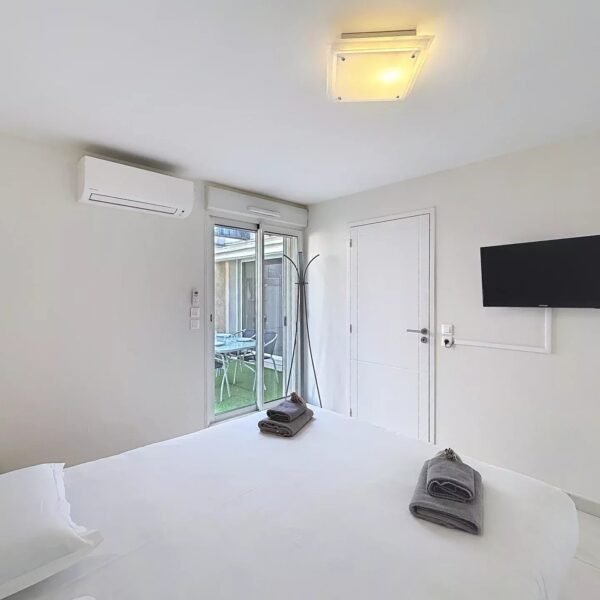 Cannes: beautiful apartment next to the Vieux Port with terrace