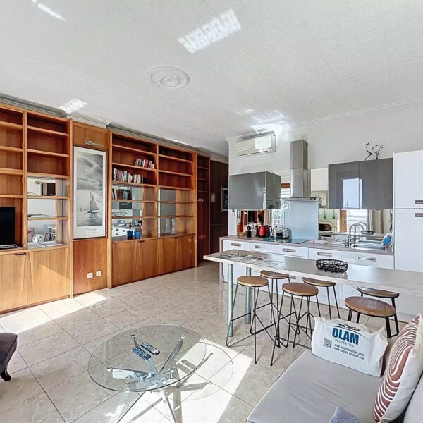 Cannes : bel appartement avec terrasse et vue sur le vieux port