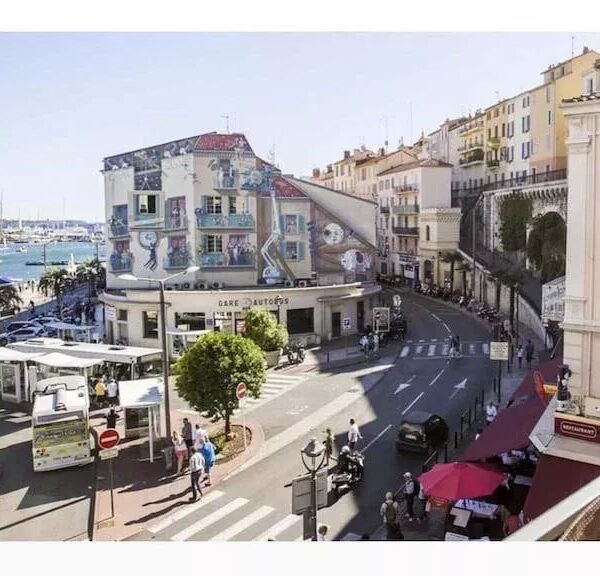 Cannes : bel appartement avec terrasse et vue sur le vieux port