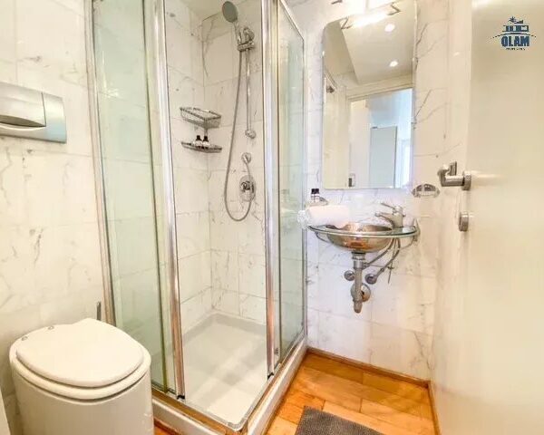 Cannes: beautiful apartment with terrace and view of the Vieuxport