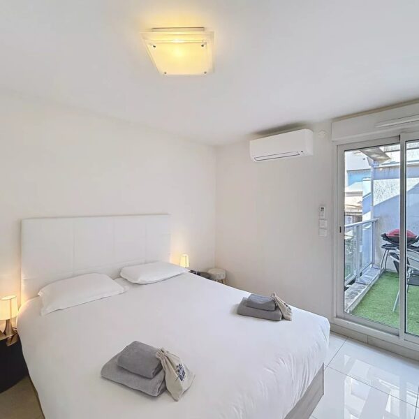 Cannes: beautiful apartment next to the Vieux Port with terrace