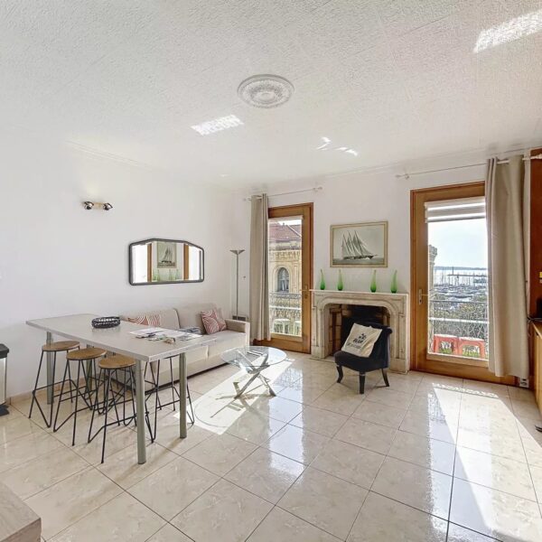 Cannes: beautiful apartment with terrace and view of the Vieux port