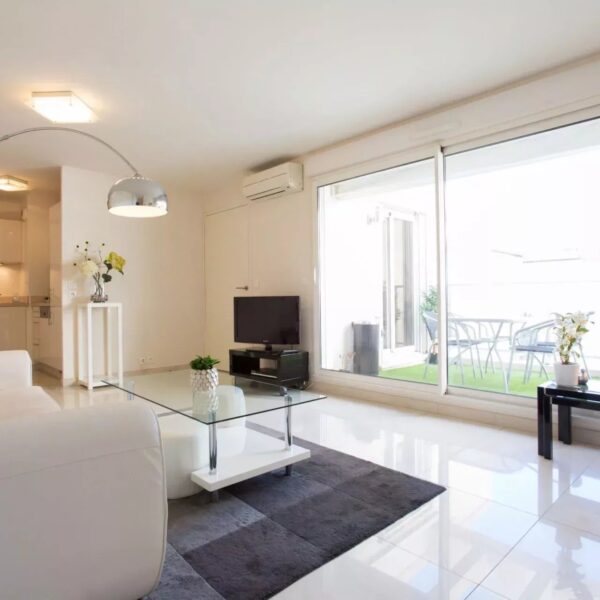 Cannes : bel appartement à côté du Vieux port avec terrasse