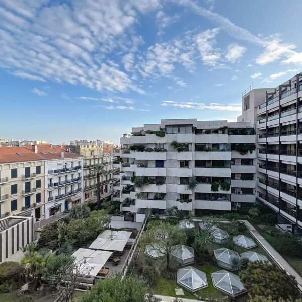 Cannes: prestigious studio with terrace in a quiet location in the city center