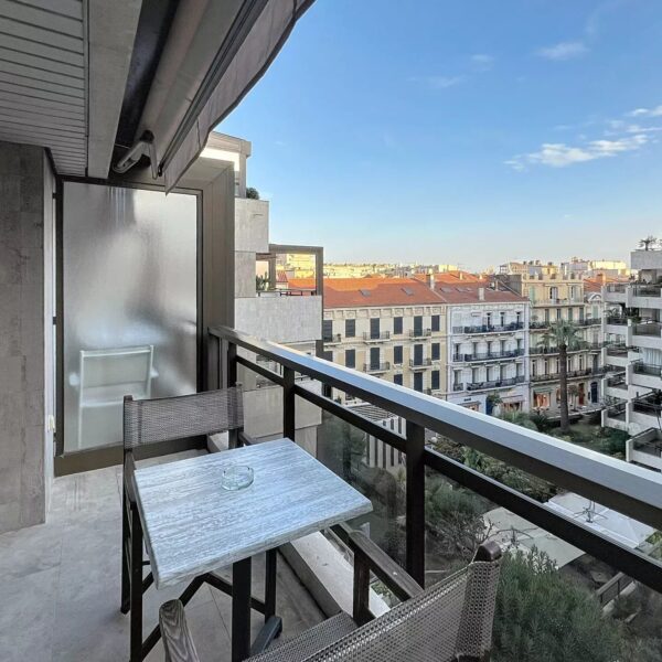 Cannes: prestigious studio with terrace in a quiet location in the city center
