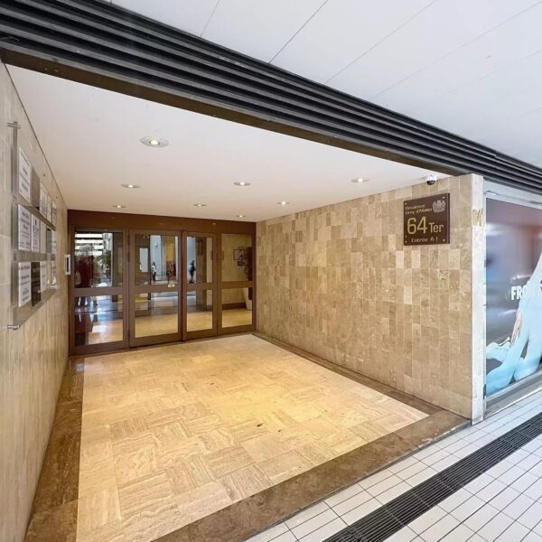 Cannes : studio de prestige avec terrasse au calme et en centre ville