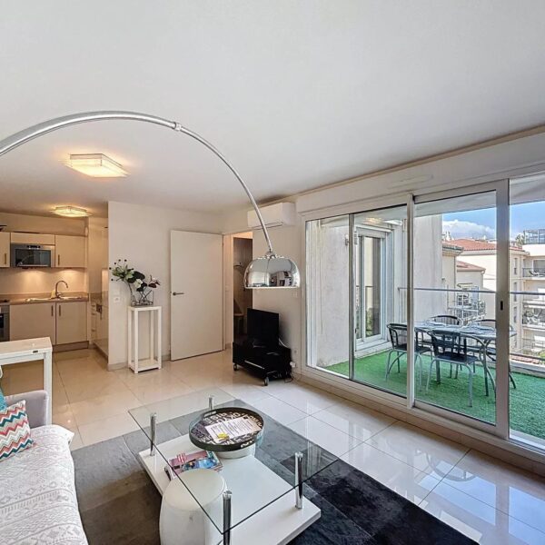 Cannes: beautiful apartment next to the Vieux Port with terrace