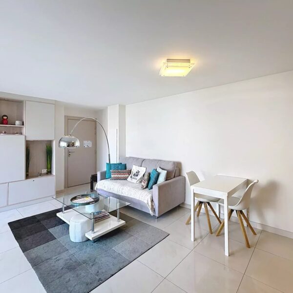 Cannes : bel appartement à côté du Vieux port avec terrasse