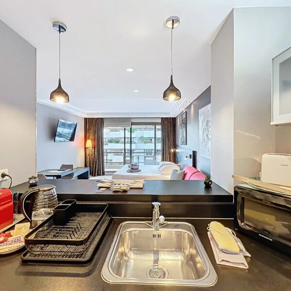 Cannes: prestigious studio with terrace in a quiet location in the city center